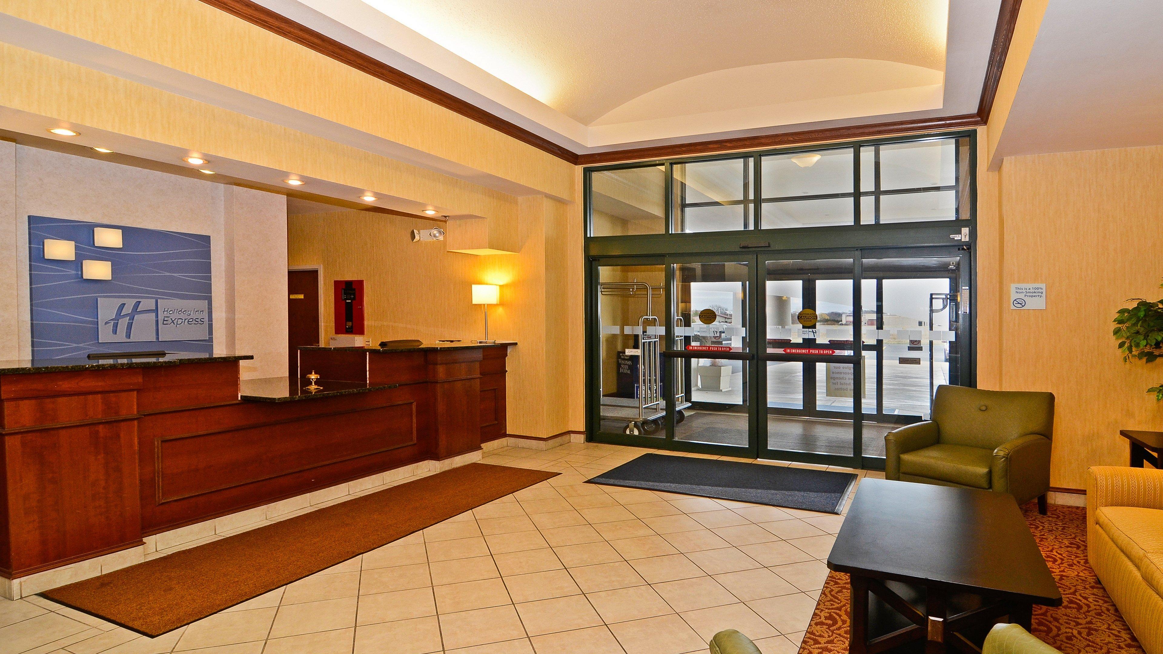 Holiday Inn Express Hotel & Suites Fort Atkinson By Ihg Exterior foto